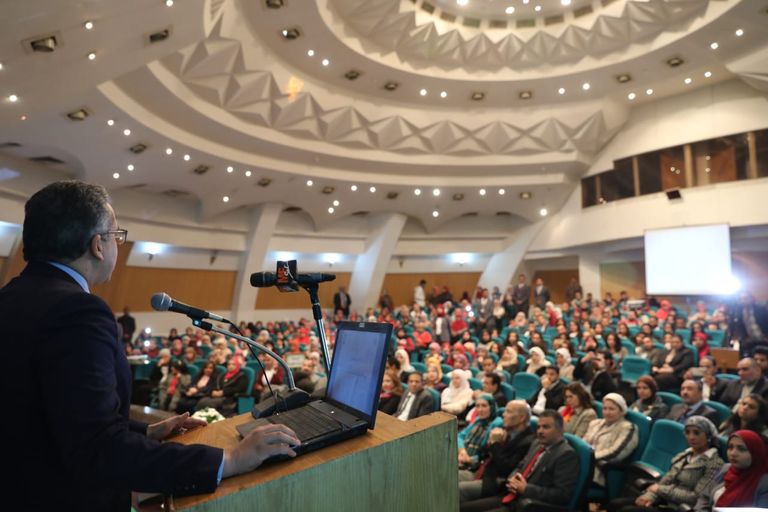 وزير الآثار المصرية  في محاضرة الاكتشافات الحديثة والمشروعات الكبرى