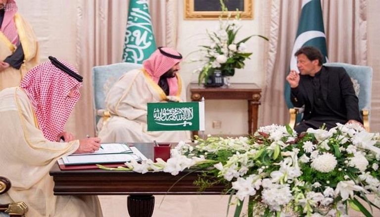 الأمير محمد بن سلمان ولي العهد السعودي وعمران خان رئيس وزراء باكستان