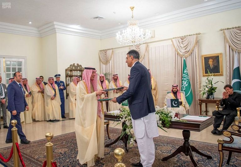 الأمير محمد بن سلمان ولي العهد السعودي وعمران خان رئيس وزراء باكستان