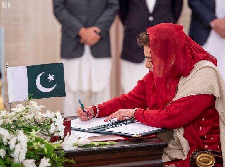 الأمير محمد بن سلمان ولي العهد السعودي وعمران خان رئيس وزراء باكستان