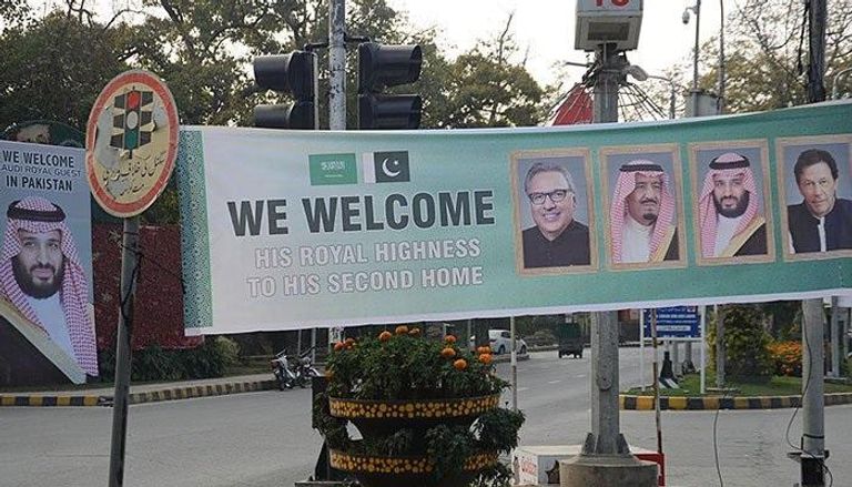 باكستان تتزين باللافتات ترحيبا بولي العهد السعودي