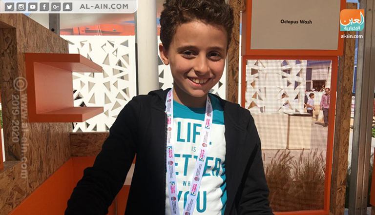 الطفل عمر خالد مبتكر الأخطبوط لغسيل السيارات 