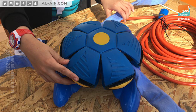 الطفل عمر خالد مبتكر الأخطبوط لغسيل السيارات 