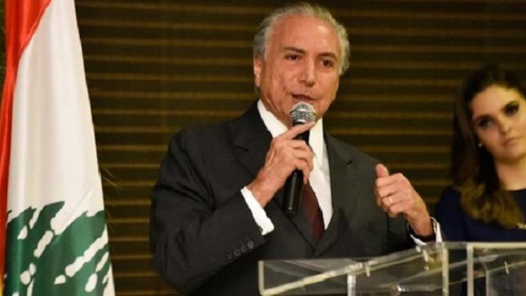 ناييب بوكيلي وسط مؤيديه- رويترز