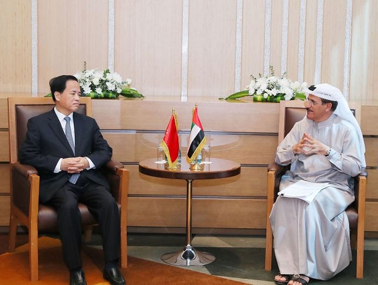 وزير الاقتصاد الإماراتي خلال أحد اللقاءات