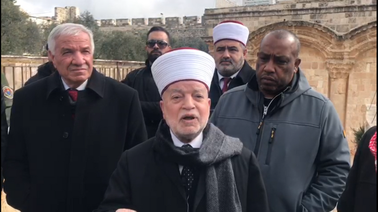 بوابة الرحمة بعد إزالة السلاسل الحديدية