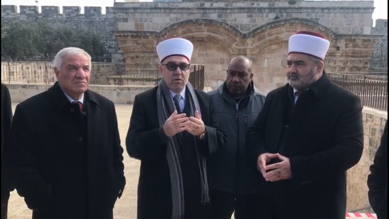 بوابة الرحمة بعد إزالة السلاسل الحديدية