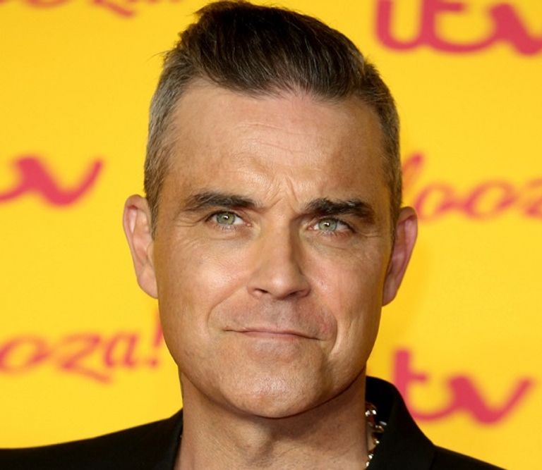 طلبات غريبة للفنانين قبل حفلاتهم