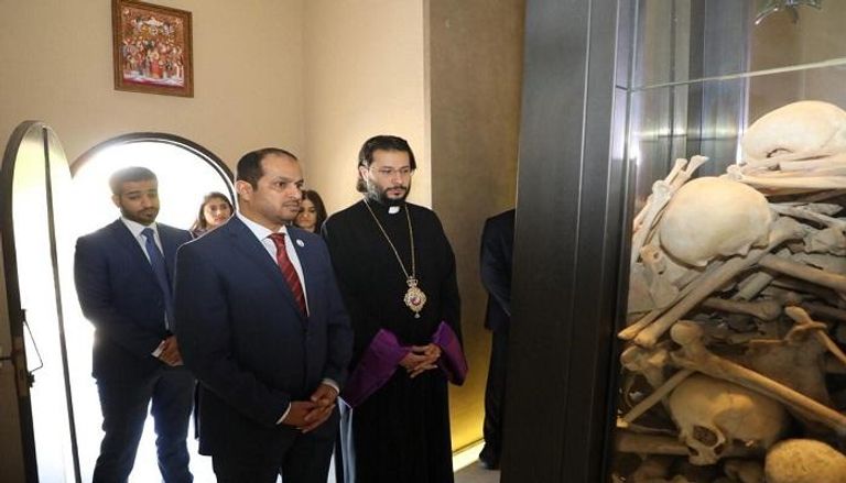سفير الإمارات لدى بيروت مع بطريرك الأرمن الأرثوذكس في لبنان