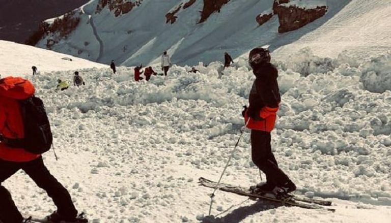 انهيار جليدي يدفن عدة أشخاص في سويسرا