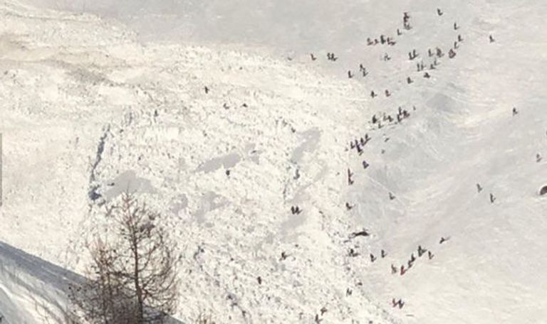 انهيار جليدي يدفن عدة أشخاص في سويسرا