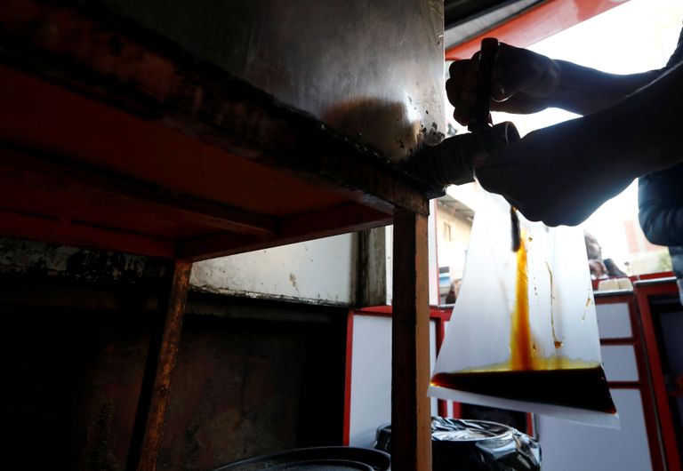 العسل الأسود عنصر أساسي في وجبات إفطار كثير من المصريين