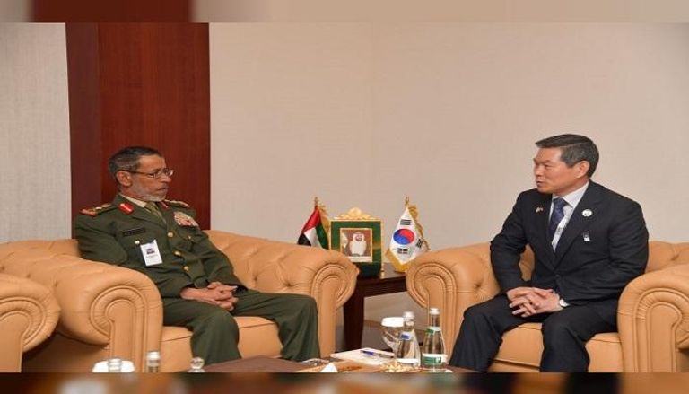 لقاء رئيس أركان القوات المسلحة الإماراتية ووزير الدفاع الكوري