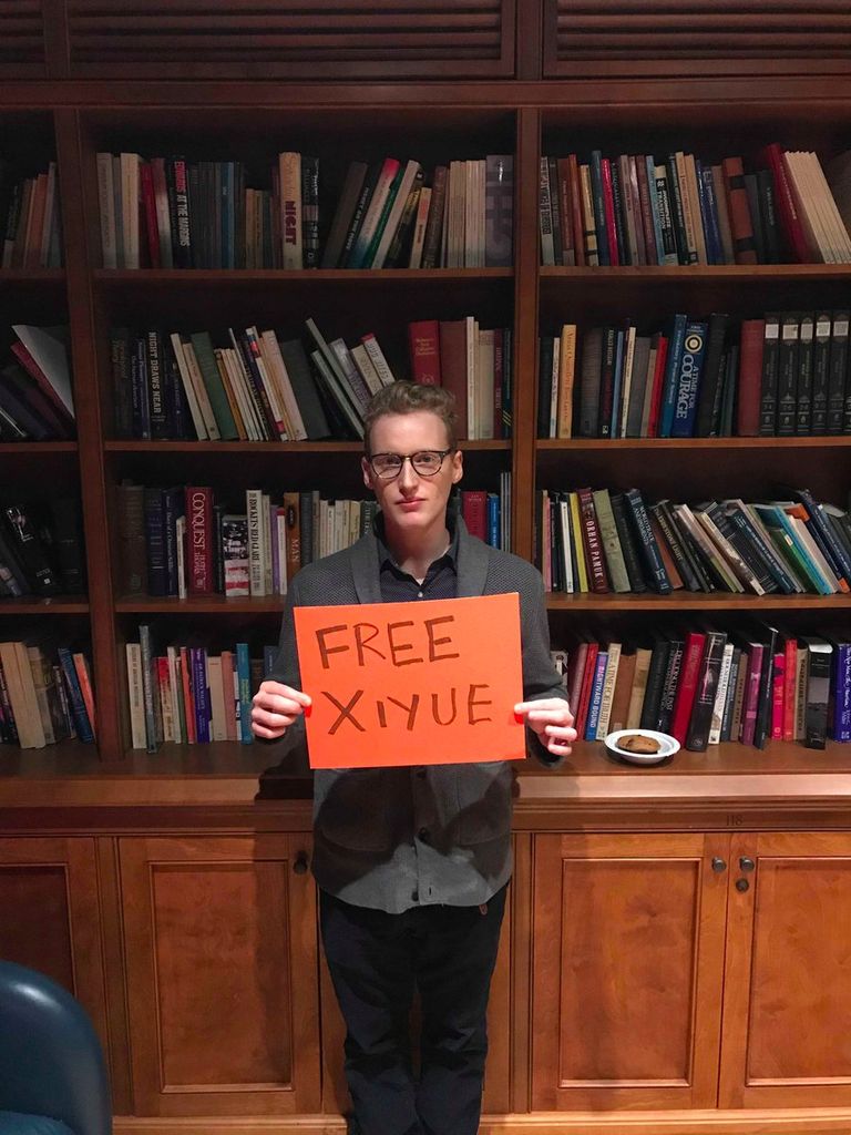 تضامن طلابي مع وانغ شيوي وانغ وسط زوجته وطفلته - أرشيفية