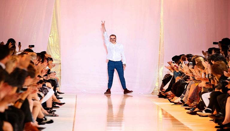 عارضات يرتدين مجموعة فيرساتشي في أسبوع ميلان للموضة 2019 (أرشيفية)