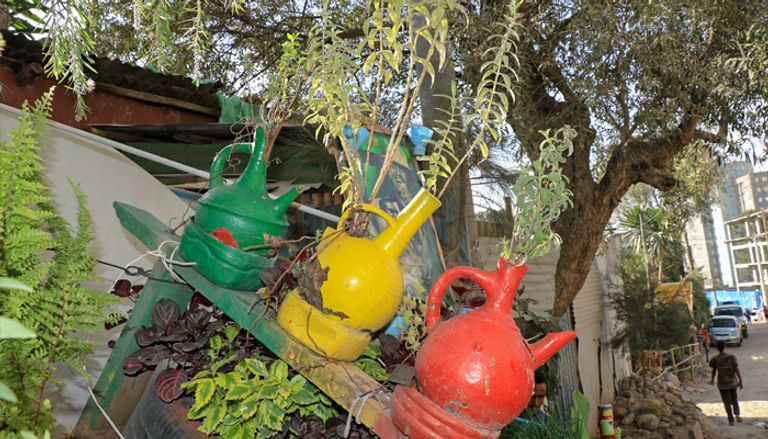 إشتو زودي وسط حديقته