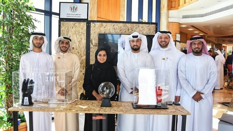 روبوت "المهام الصعبة" بأيدي طلاب مدرسة "الأمل للصم" في الشارقة