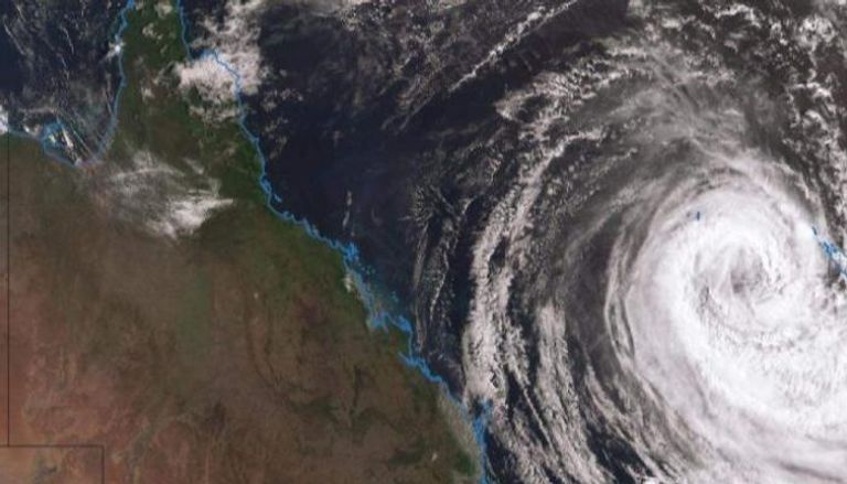 الإعصار "أوما" يقترب من السواحل الأسترالية