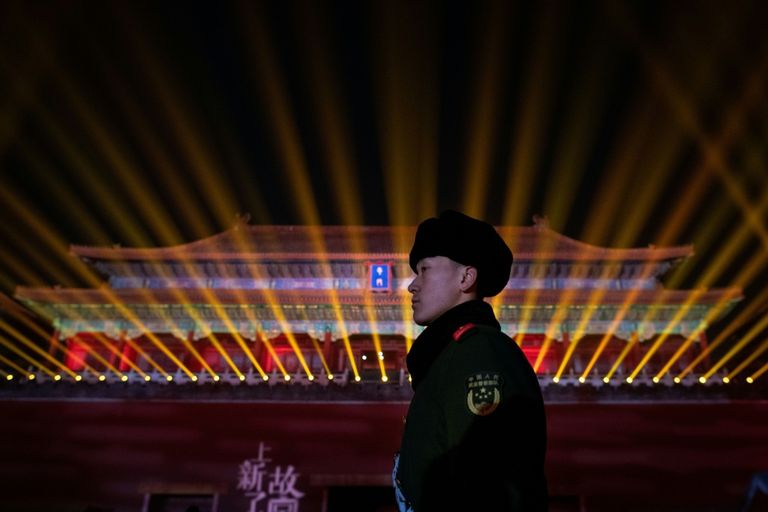 الأنوار تضيء سماء المدينة المحرمة في بكين