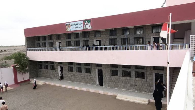 الهلال الأحمر الإماراتي يفتتح مدرسة في اليمن