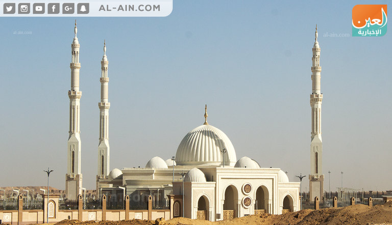 جامع الفتاح العليم يقع في بوابات النهر الأخضر أحد قطاعات مشروع النهر الأخضر بالعاصمة الإدارية الجديدة في مصر