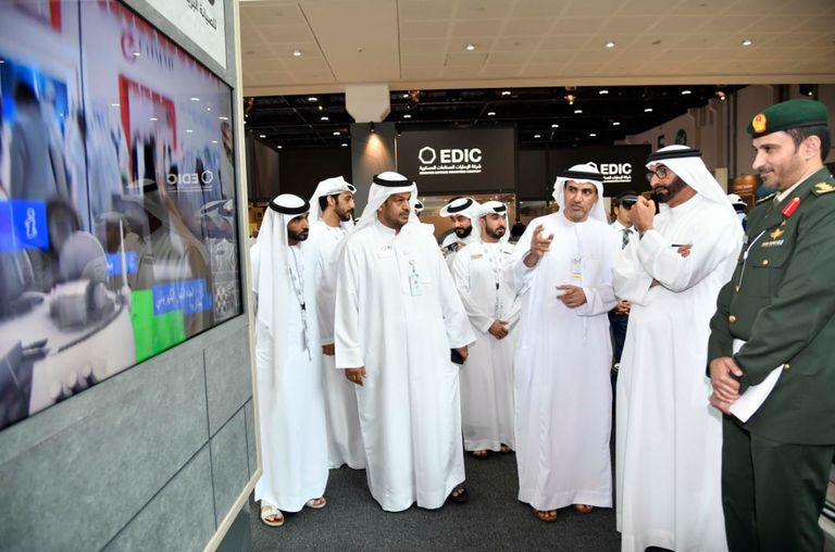 وزير الدولة لشؤون الدفاع بالإمارات يزور