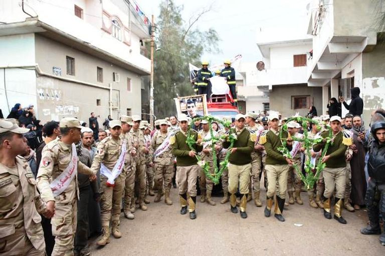 صلاة الجنازة على أحد شهداء التفجير الإرهابي بالدرب الأحمر في القاهرة