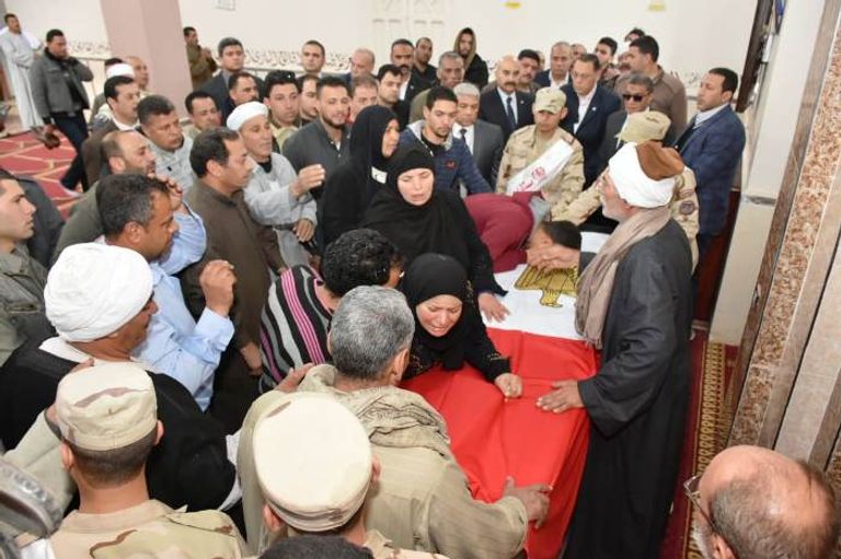 صلاة الجنازة على أحد شهداء التفجير الإرهابي بالدرب الأحمر في القاهرة