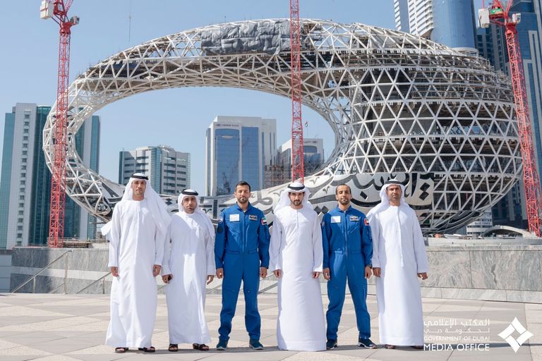 الشيخ حمدان بن محمد بن راشد يلتقي رائدي الفضاء الإماراتيين