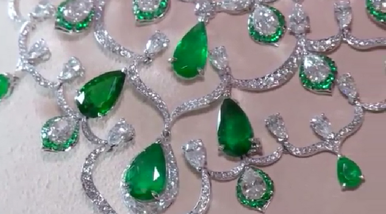 إحدى قطع مجوهرات دار شوبارد