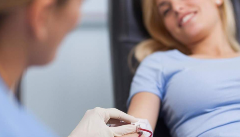 التبرع بالدم من الشابات له بعض المخاطر