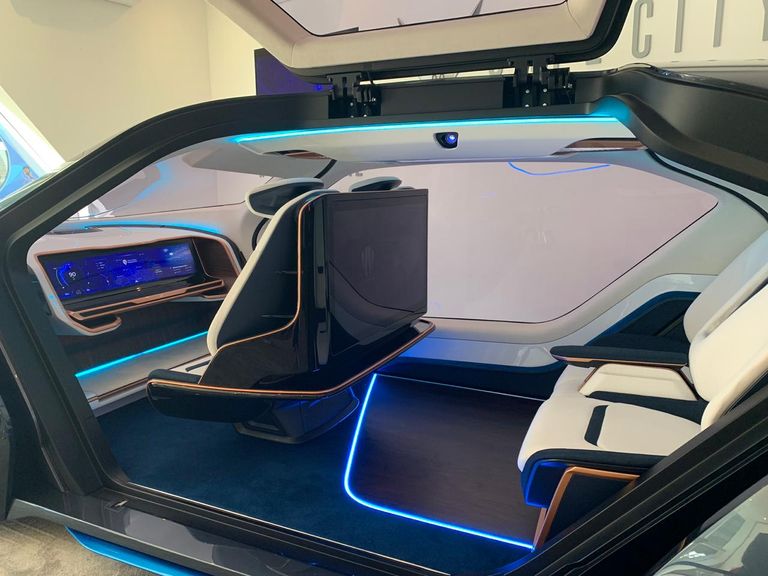 أول سيارة إماراتية كهربائية ذاتية القيادة