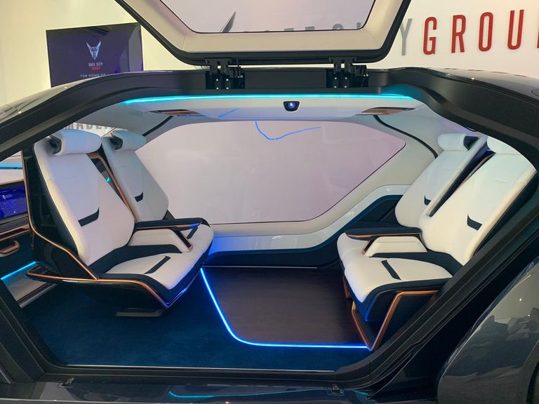 أول سيارة إماراتية كهربائية ذاتية القيادة