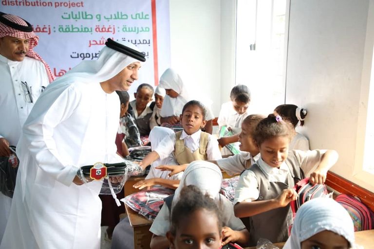 "الهلال" يقدم مساعدات غذائية جديدة لأهالي زغفة بحضرموت