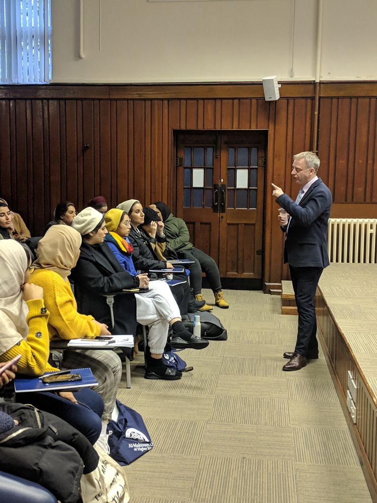 كلية آل مكتوم في اسكتلندا تحتفل باختتام برنامج التعددية الثقافية