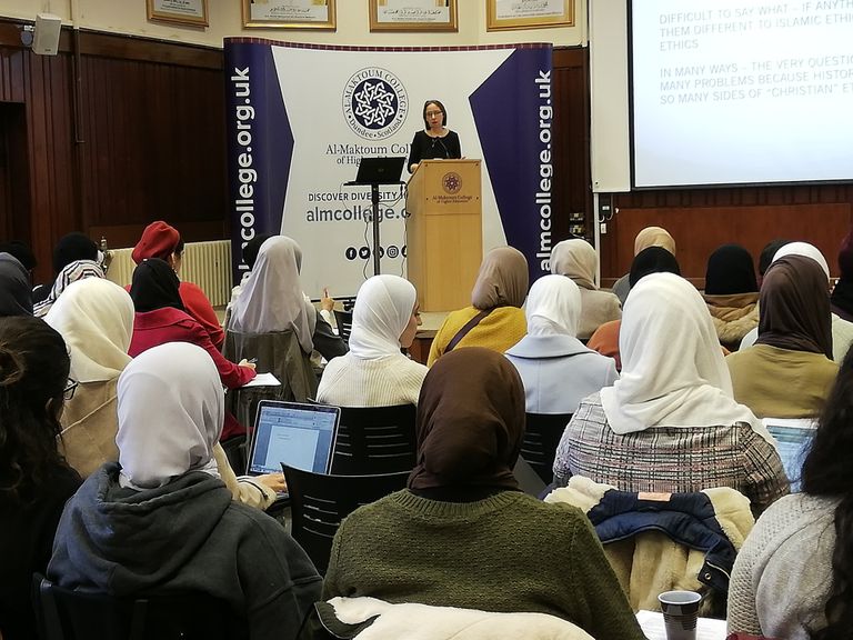 كلية آل مكتوم في اسكتلندا تحتفل باختتام برنامج التعددية الثقافية