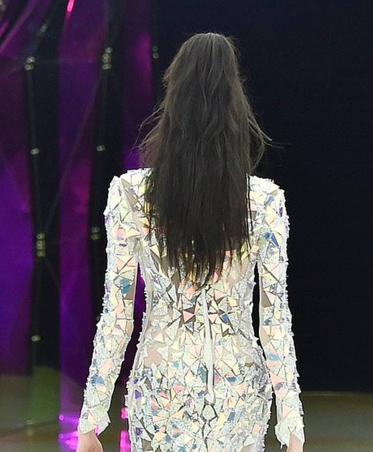 ويني هارلو، أول عارضة أزياء تقتحم مجال الموضة مصابة بـ