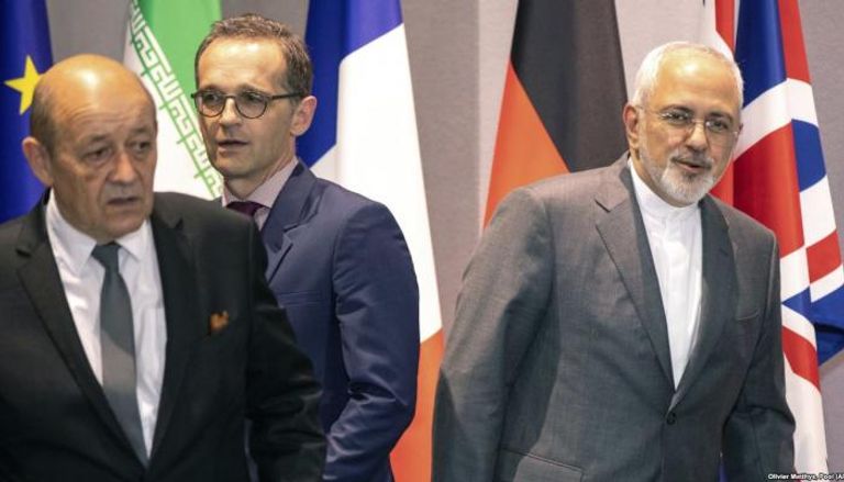 وزير الخارجية الفرنسي جون إيف لودريان ونظيره الإيراني محمد جواد ظريف