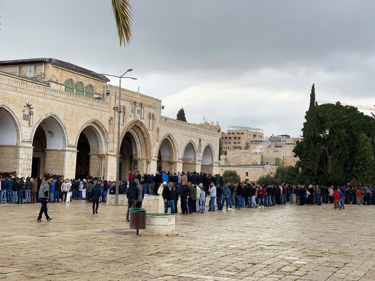 صلاة الجمعة في باب الرحمة اليوم