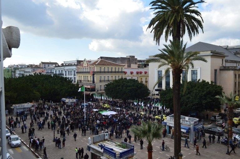 متظاهرون جزائريون ضد ترشح بوتفليقة لولاية خامسة صدامات بين الشرطة الجزائرية ومحتجين