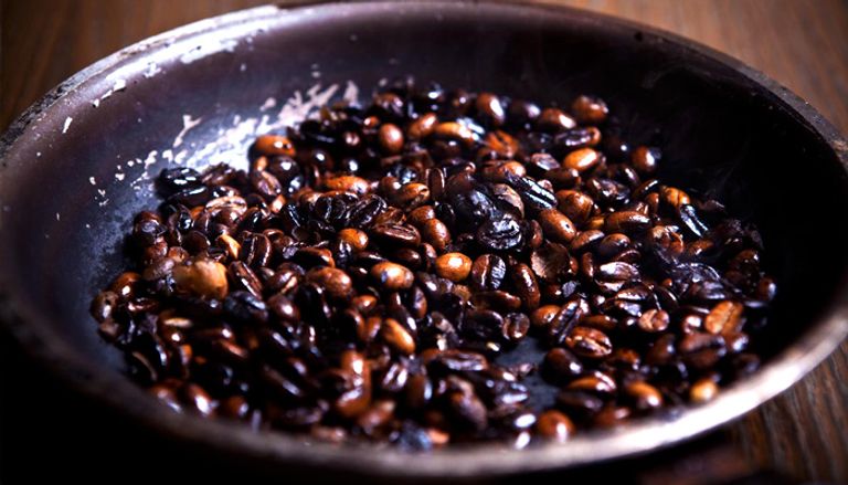 طقوس خاصة لتناول القهوة بإثيوبيا.. السر في التحميص