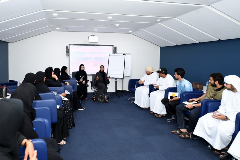 جانب من الجلسة الحوارية