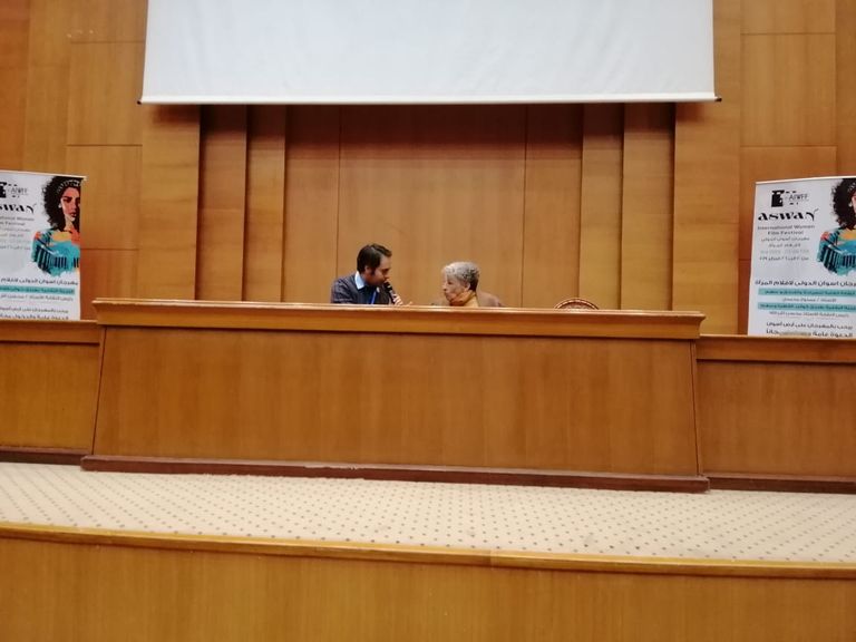 المخرجة المصرية تهاني راشد في ندوة فيلمها بمهرجان أسوان لأفلام المرأة