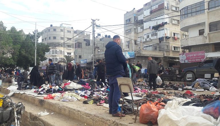 سوق "البالة" في غزة شاهدة على أوضاع القطاع المأساوية