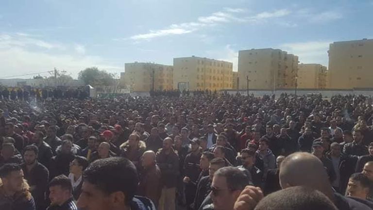 أنصار رشيد نكاز في محافظة خنشلة الجزائر العاصمة - أرشيفية