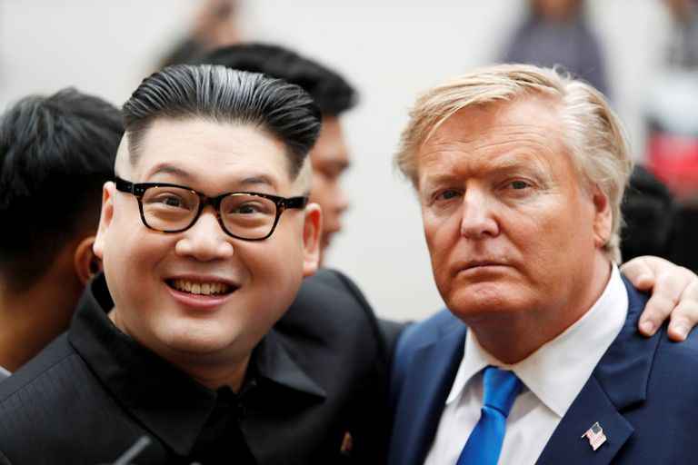 شبيهان لترامب وكيم يجذبان الأنظار في فيتنام