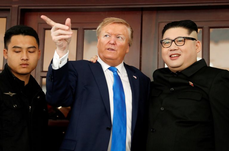 شبيهان لترامب وكيم يجذبان الأنظار في فيتنام