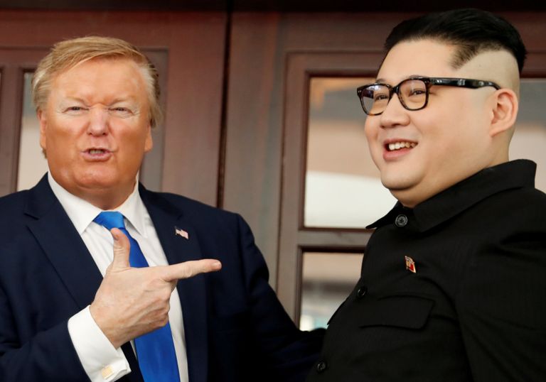 شبيهان لترامب وكيم يجذبان الأنظار في فيتنام