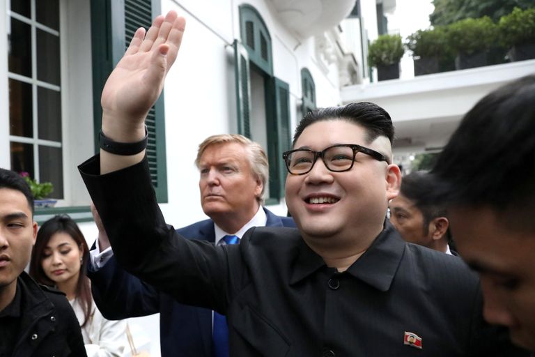 شبيهان لترامب وكيم يجذبان الأنظار في فيتنام