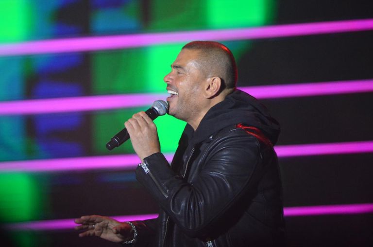 النجم عمرو دياب في حفل جامعة مصر للعلوم والتكنولوجيا